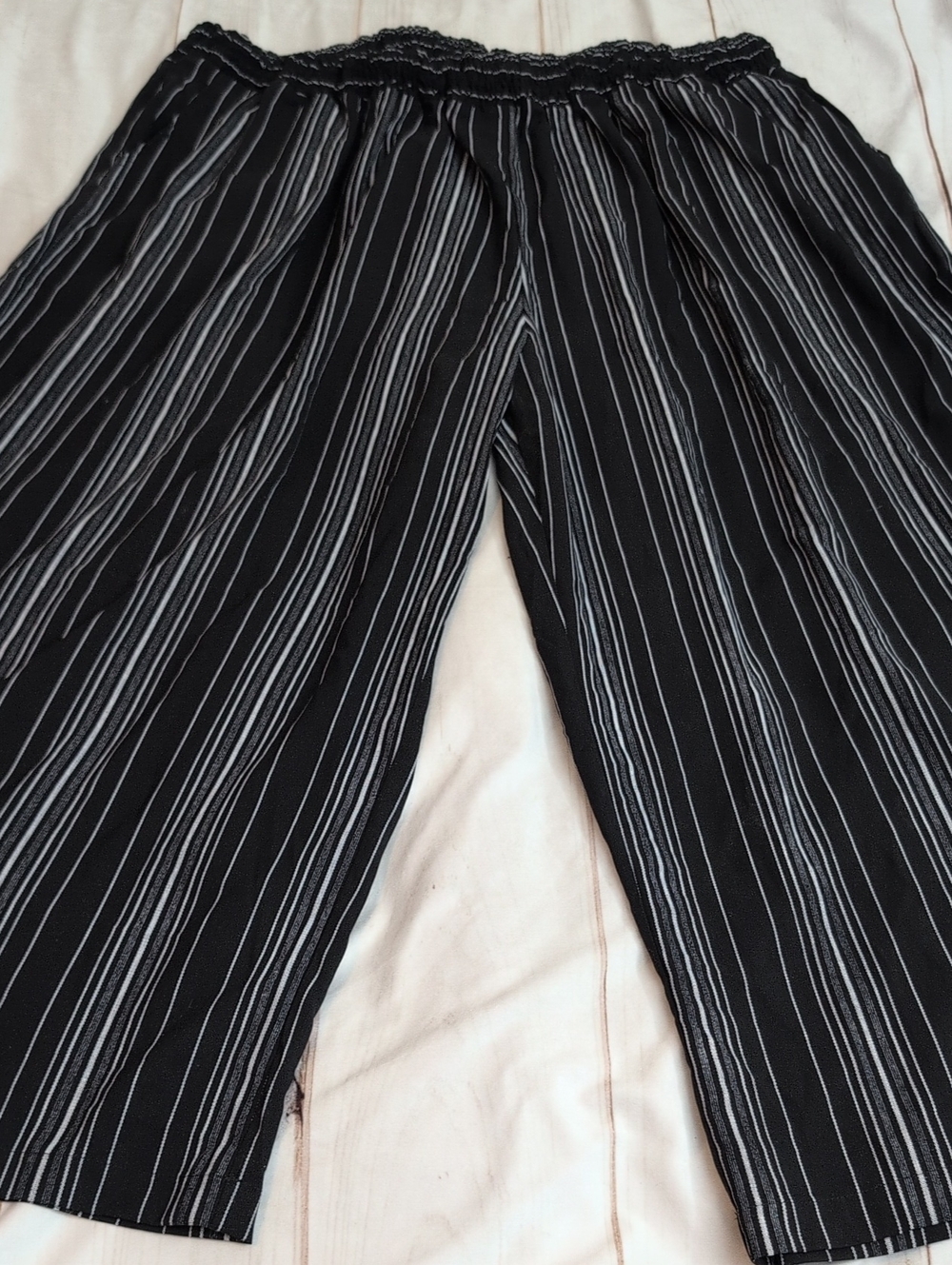 BloomChic Womens Size 28 Black White Stripe Wide Leg Pants Pull On NWT